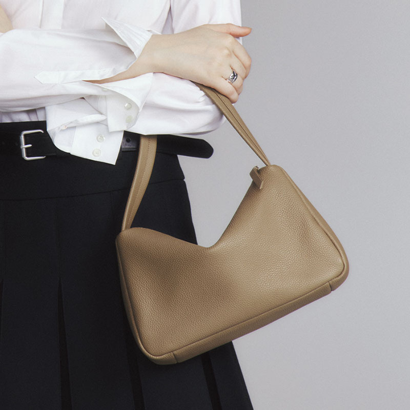 Embroidery Meaning - Borsa da ascella in pelle di