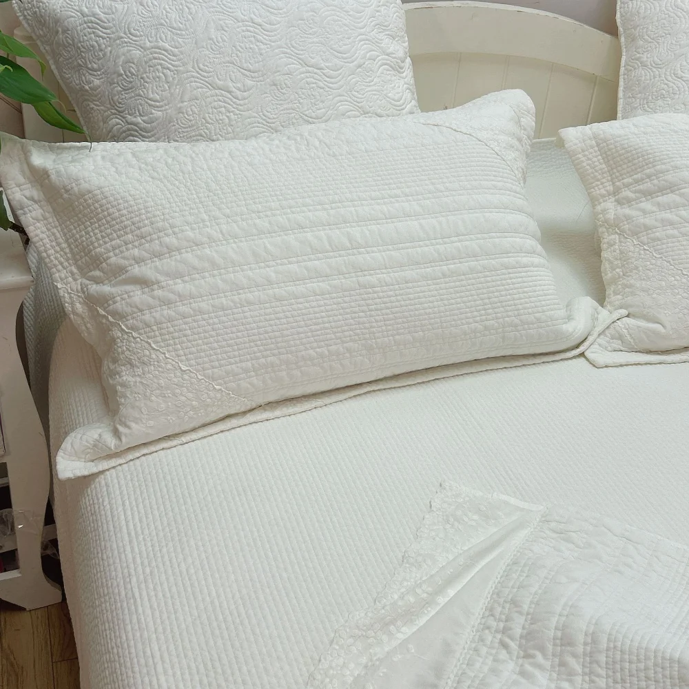 Set Copriletto Trapuntato di L - Embroidery Bali recensione e prezzo